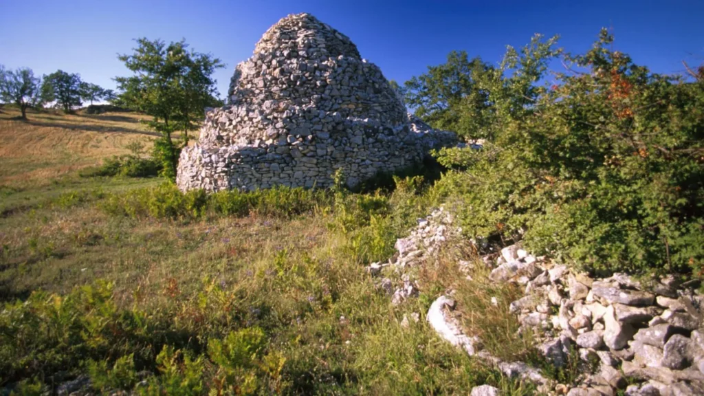 Capanne in pietra a tholos nel territorio di Abbateggio