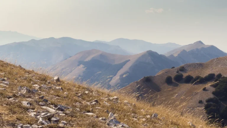 Paesaggio del territorio di Acciano, immagine contestuale per la storia del Gigante di Acciano