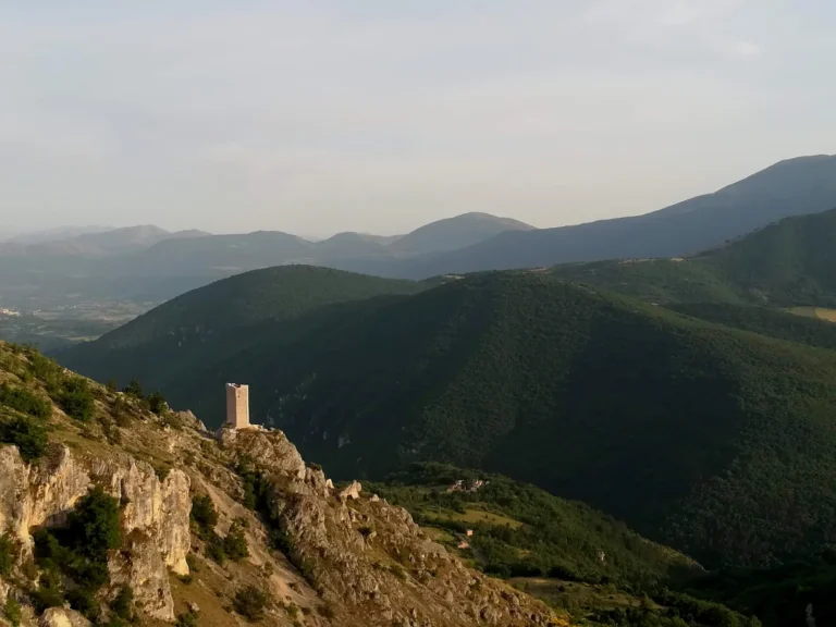 Torre medievale di Roccapreturo nel comune di Acciano